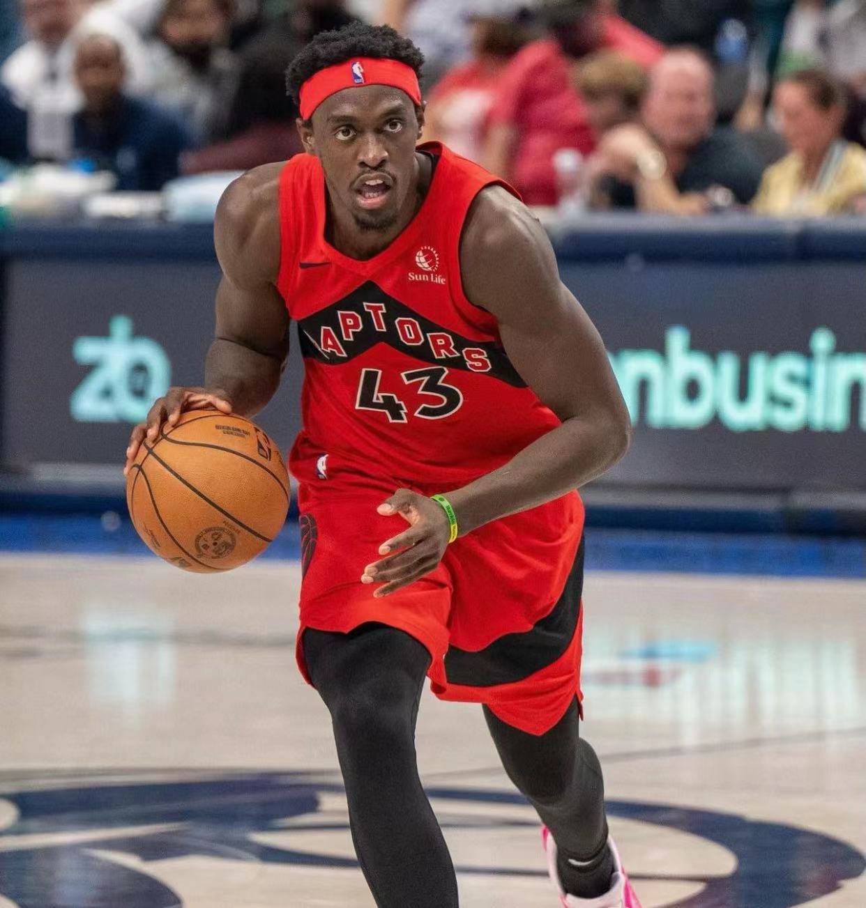 关于西亚卡姆在独行侠比赛中出色防守,挺进下一轮引发热议!的信息 关于西亚卡姆在独行侠比赛中出色防守,挺进下一轮引发热议!的信息