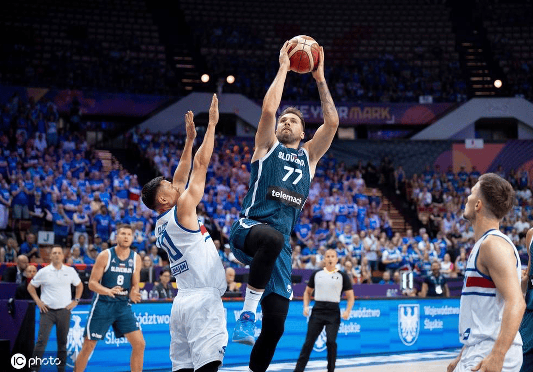 关于东契奇关键节点比分优势明显，公牛带队取胜！的信息